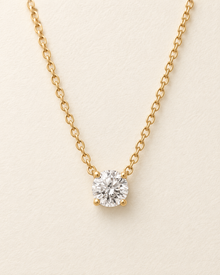 Illustrative studio view of the Lumière four-prong solitaire pendant in yellow gold